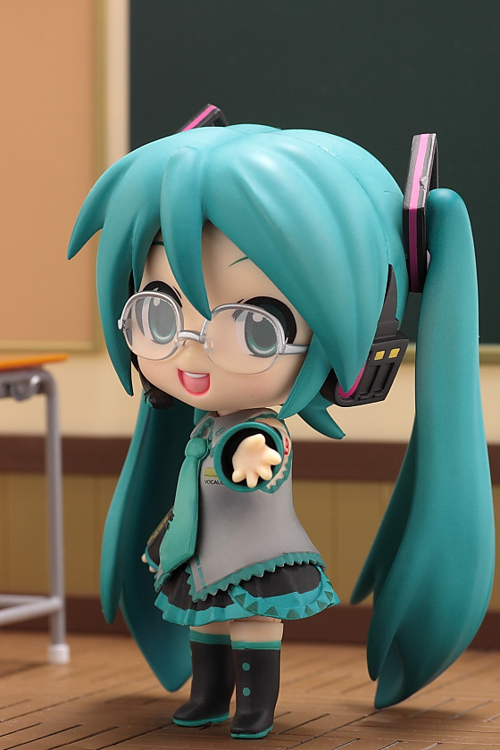 初音ミク、メガネをかける♪