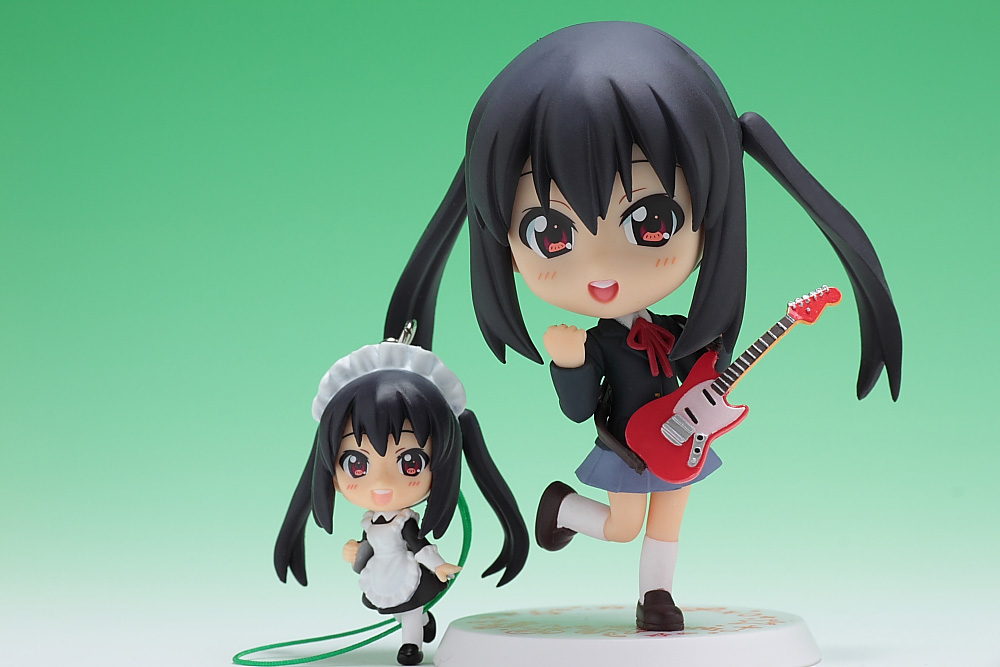 「H賞 ストラップ あずにゃん（中野梓）」＆「前きゅんキャラ（一番くじプレミアム けいおん!）の『あずにゃん』（中野梓）」