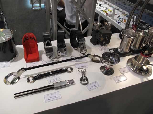 AUTOart（オートアート）の製品群～チョップスティックセット、ボトルオープナー、タオルハンガー、ベルト