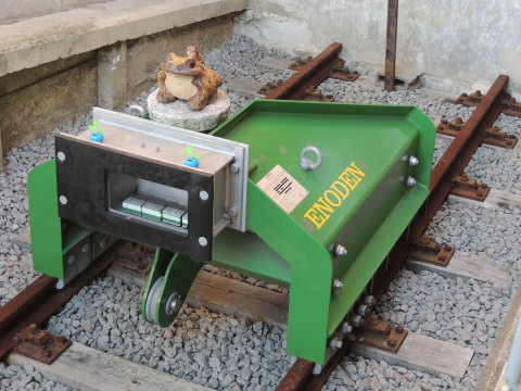 江ノ電 鎌倉駅「親子カエル」
