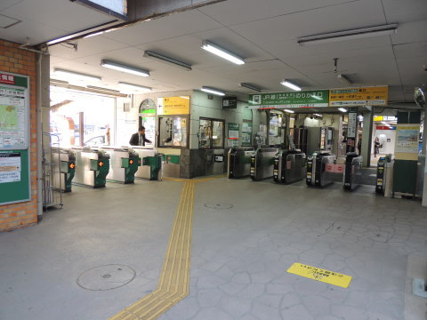 JR線のりかえ口