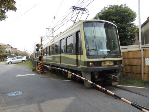 2000形（2001編成）＋20形（22編成）